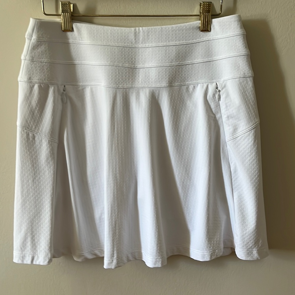 Ibkul Golf Skort with zippered pockets, white, size small